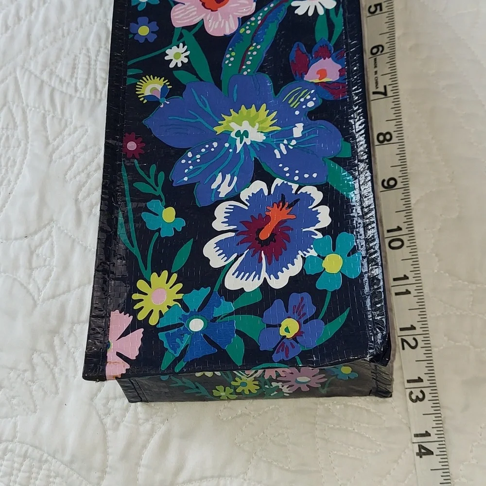 * Vera Bradley Colorful Floral, 4 Pc Heavy Duty Gift Bag Set, NEW